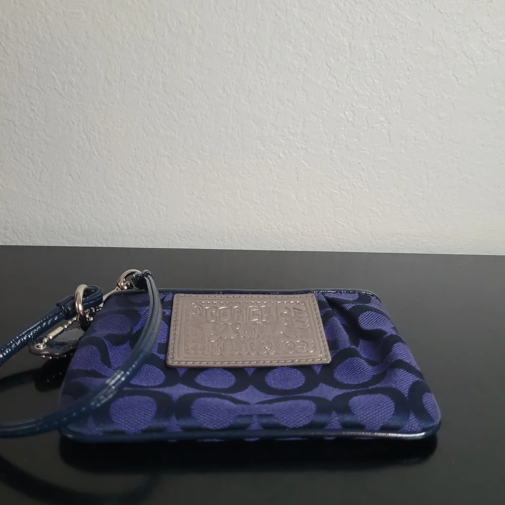 Coach Poppy Wristlet - Picture 6 of 10